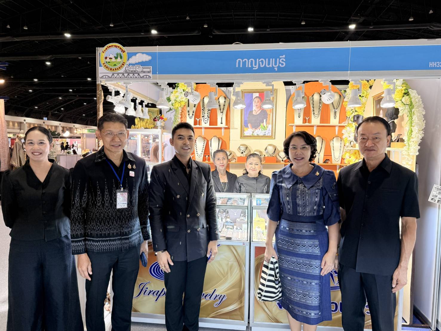 ผู้ว่าราชการจังหวัดกาญจนบุรี ร่วมเปิดงาน OTOP Midyear 2026 อย่างยิ่งใหญ่ พร้อมนำผู้ประกอบการ OTOP ในจังหวัดร่วมจำหน่ายสินค้า กวาดรายได้ 2 วันแรกกว่า 4 ล้าน