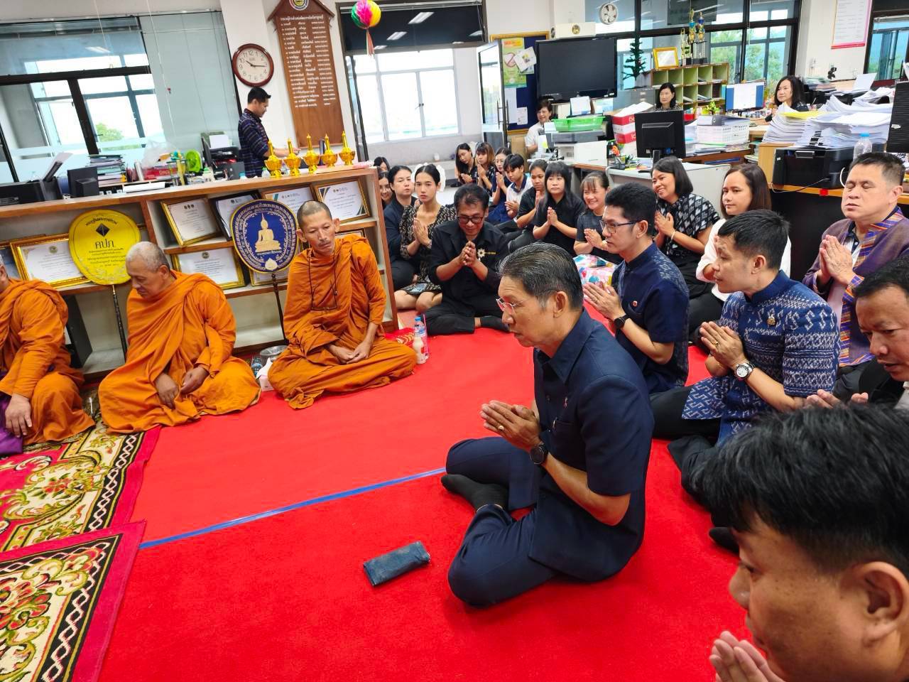 พช.กาญจนบุรี จัดกิจกรรมครบรอบวันสถาปนากรมการพัฒนาชุมชน ครบรอบ 64 ปี